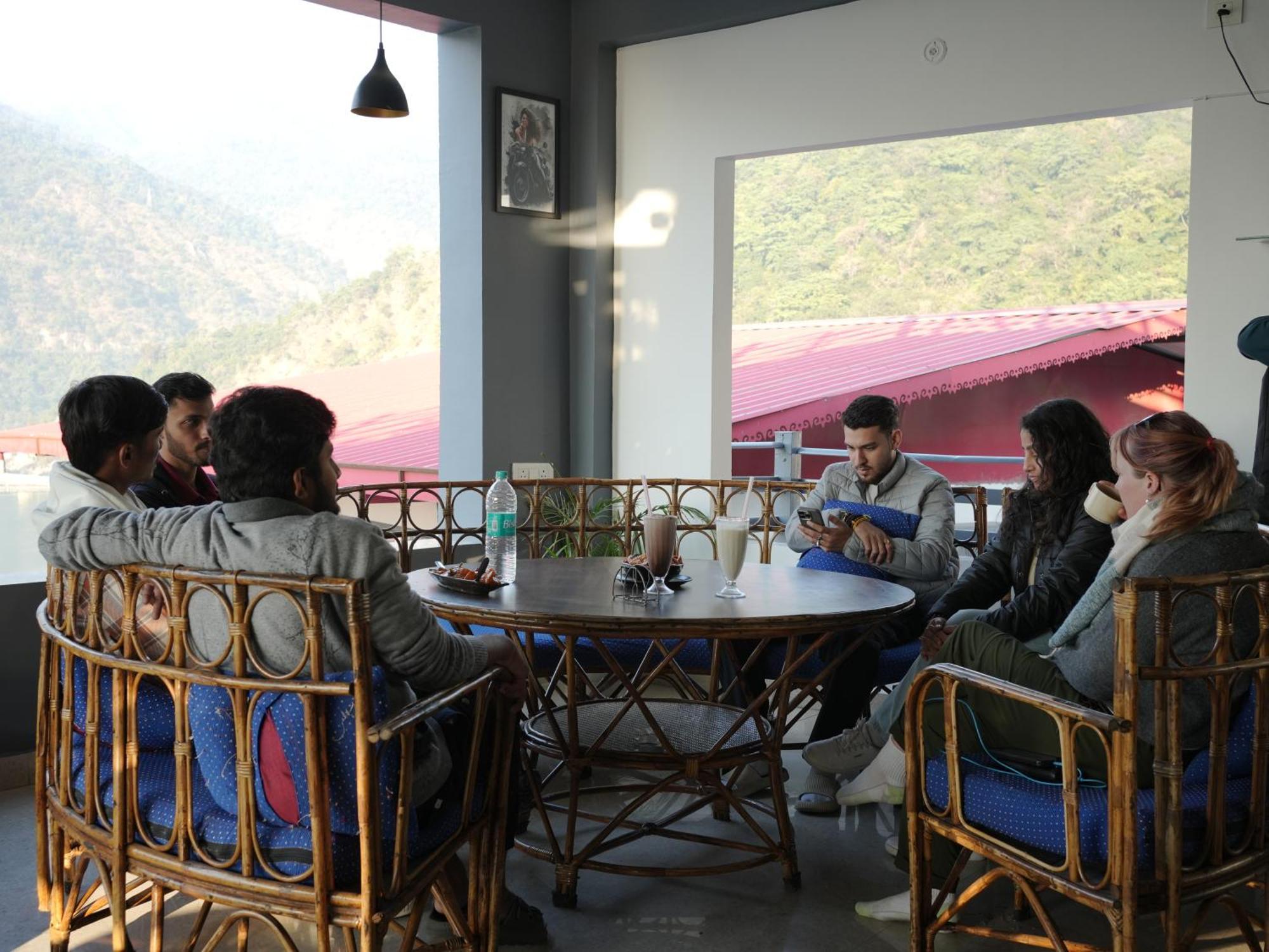 Skyard Rishikesh, Laxman Jhula Pansiyon Dış mekan fotoğraf