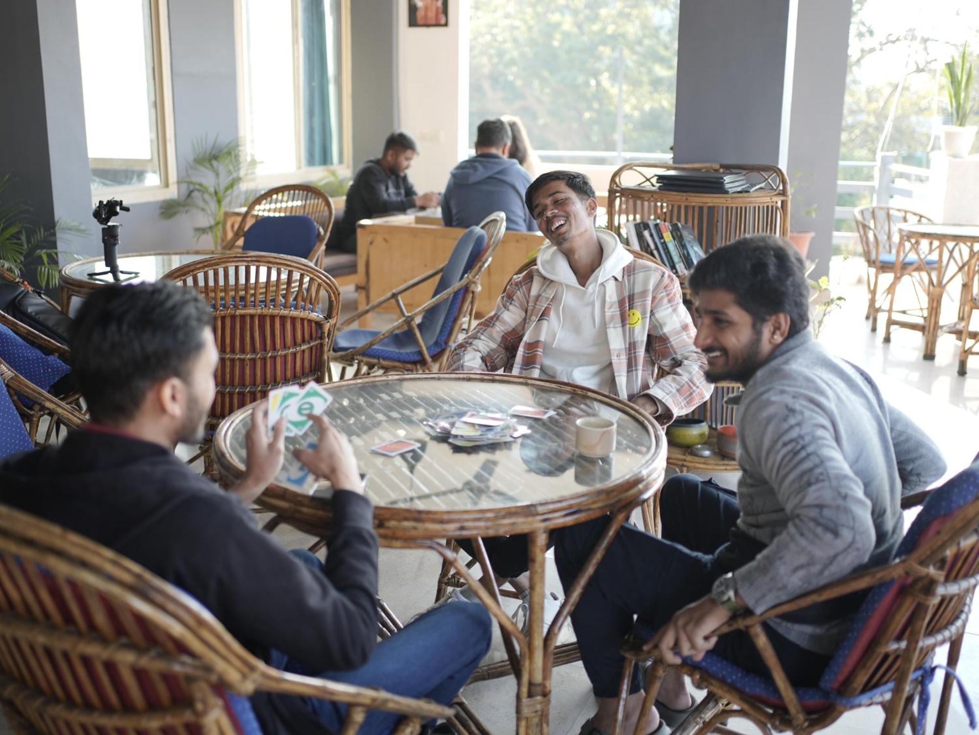Skyard Rishikesh, Laxman Jhula Pansiyon Dış mekan fotoğraf